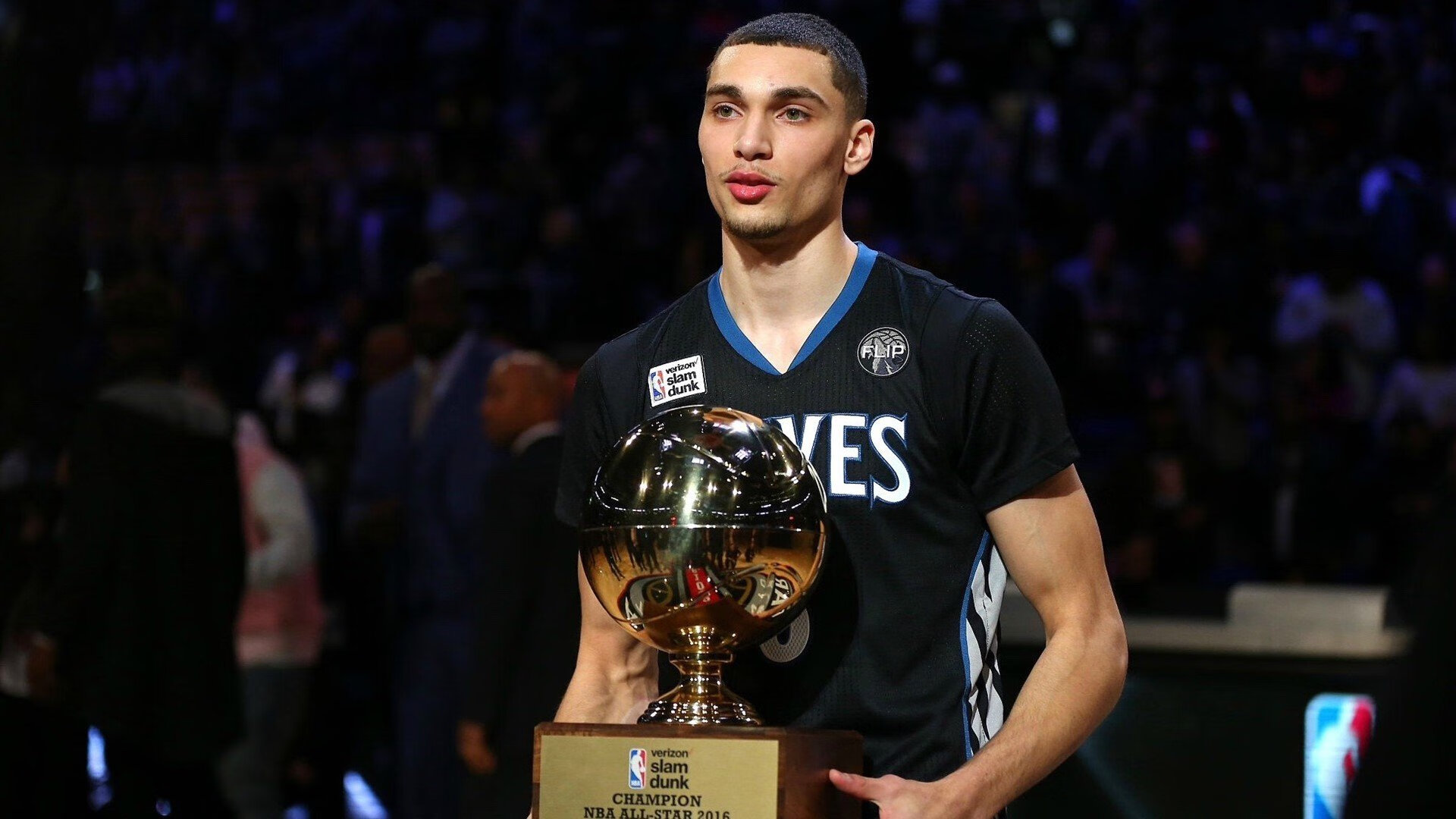 欧冠十六强：那不勒斯三年首次晋级 八年等待换来爆发之夜